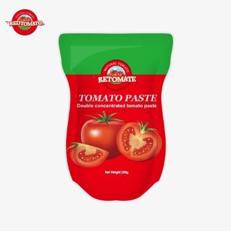 250 گرم خمیر گوجه فرنگی شیرین و تر در یک کیسه ایستاده، با 30٪-100٪ خلوص